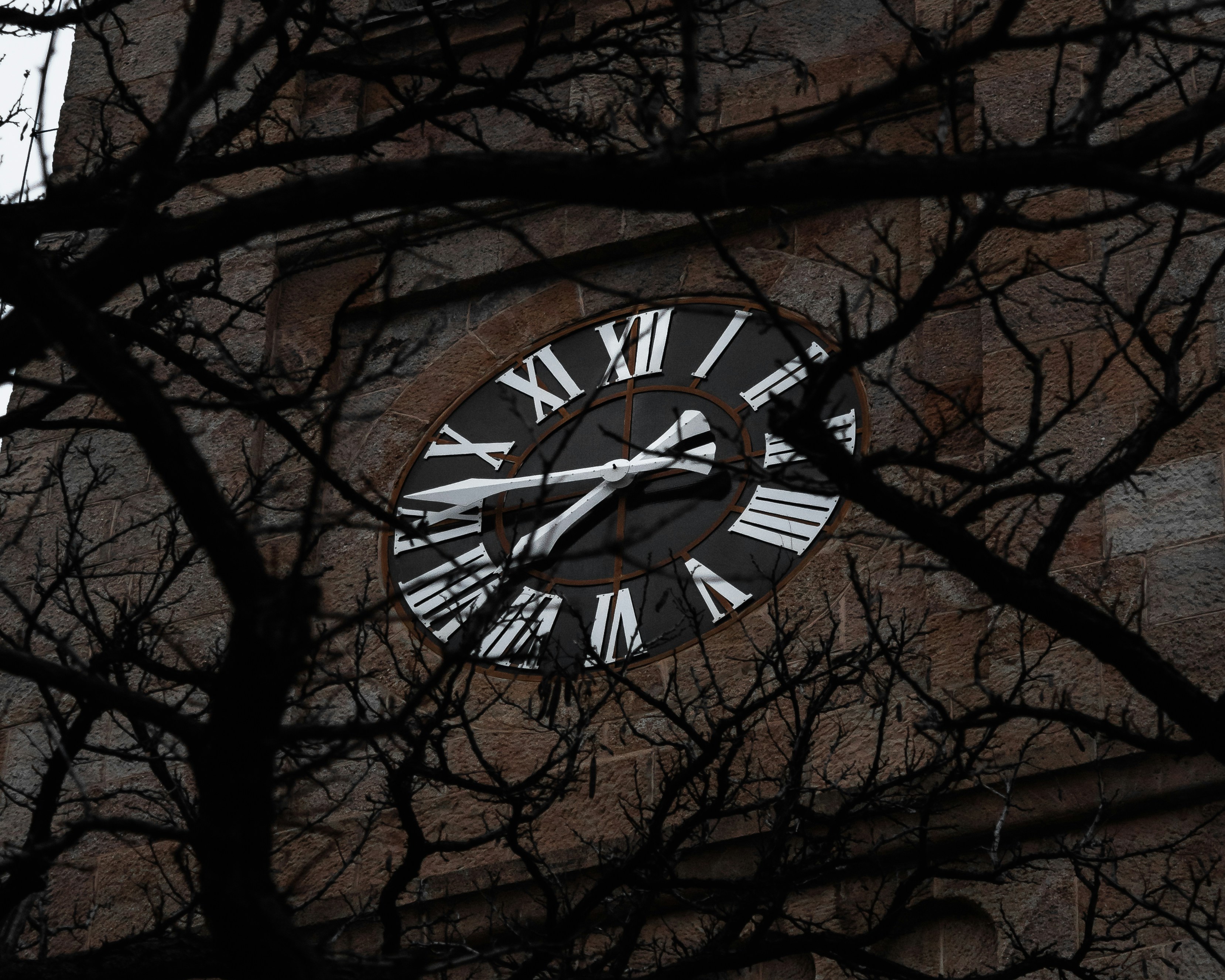 How silence hurts: The first hour in crisis response